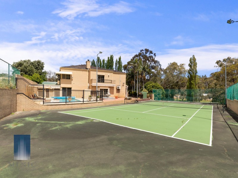 404 Lesmurdie Road, Lesmurdie WA 6076