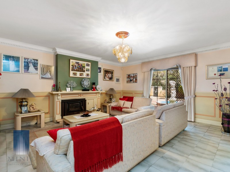 404 Lesmurdie Road, Lesmurdie WA 6076