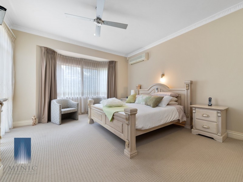 404 Lesmurdie Road, Lesmurdie WA 6076