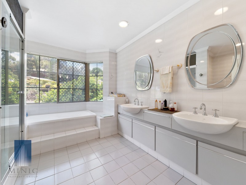 404 Lesmurdie Road, Lesmurdie WA 6076