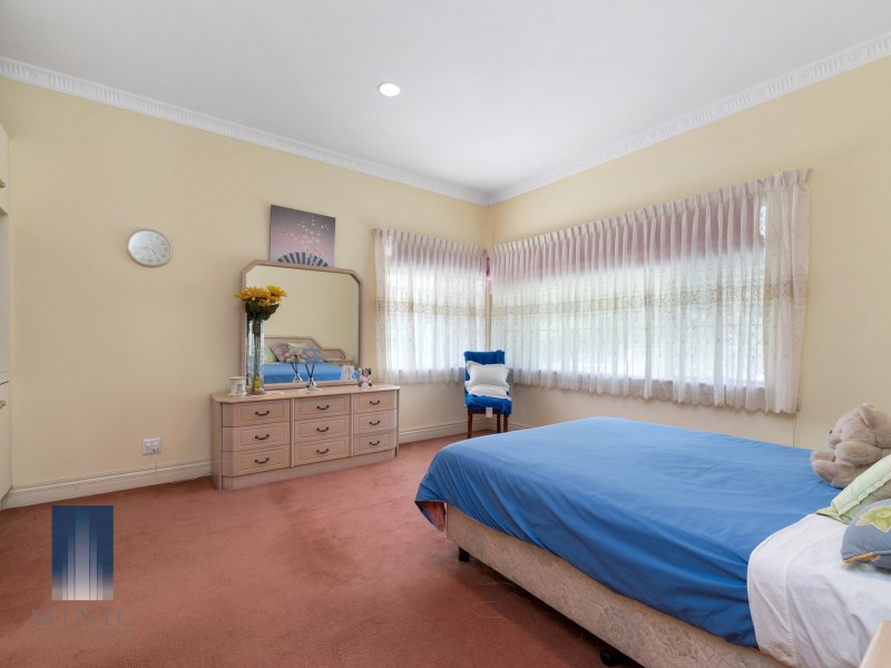 404 Lesmurdie Road, Lesmurdie WA 6076