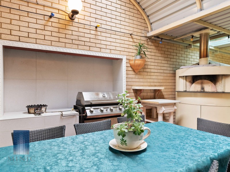 404 Lesmurdie Road, Lesmurdie WA 6076