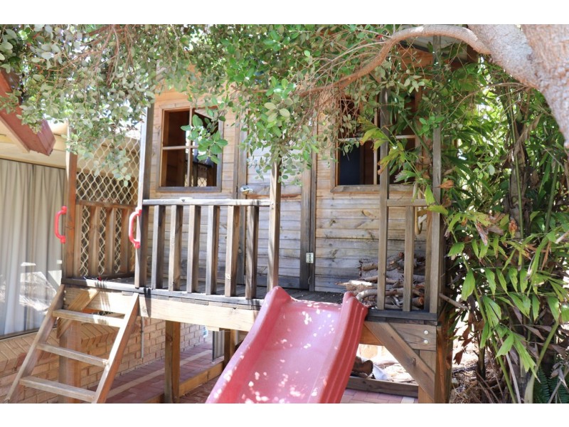 16 Meadowbrook Drive, Parkwood WA 6147