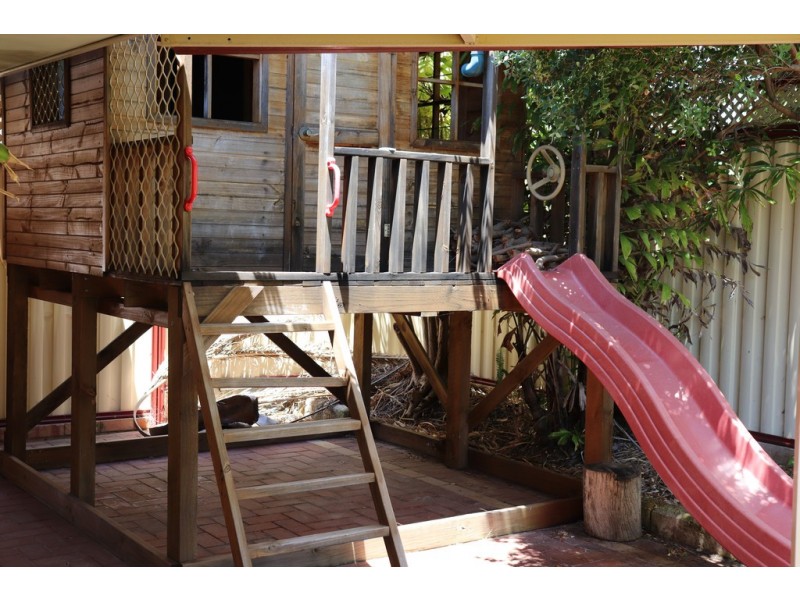 16 Meadowbrook Drive, Parkwood WA 6147