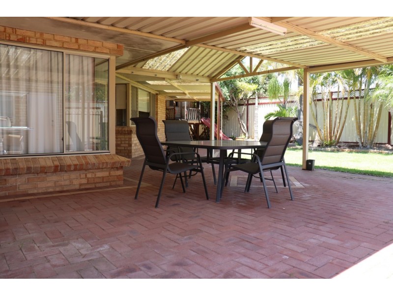 16 Meadowbrook Drive, Parkwood WA 6147