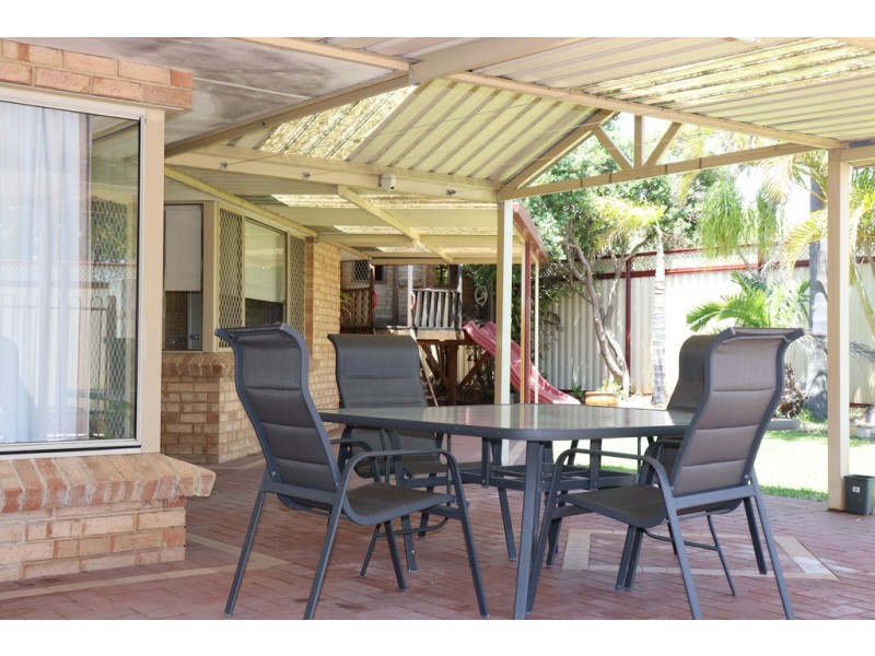 16 Meadowbrook Drive, Parkwood WA 6147