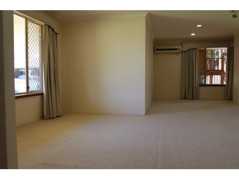 16 Meadowbrook Drive, Parkwood WA 6147