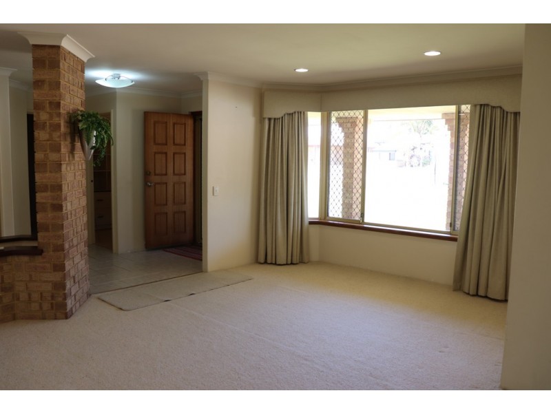 16 Meadowbrook Drive, Parkwood WA 6147