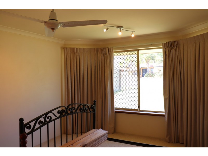 16 Meadowbrook Drive, Parkwood WA 6147