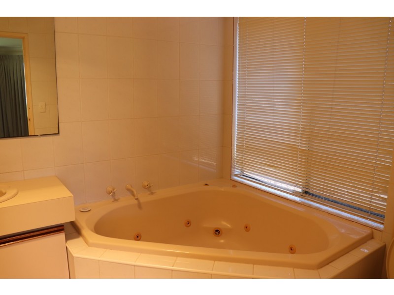 16 Meadowbrook Drive, Parkwood WA 6147