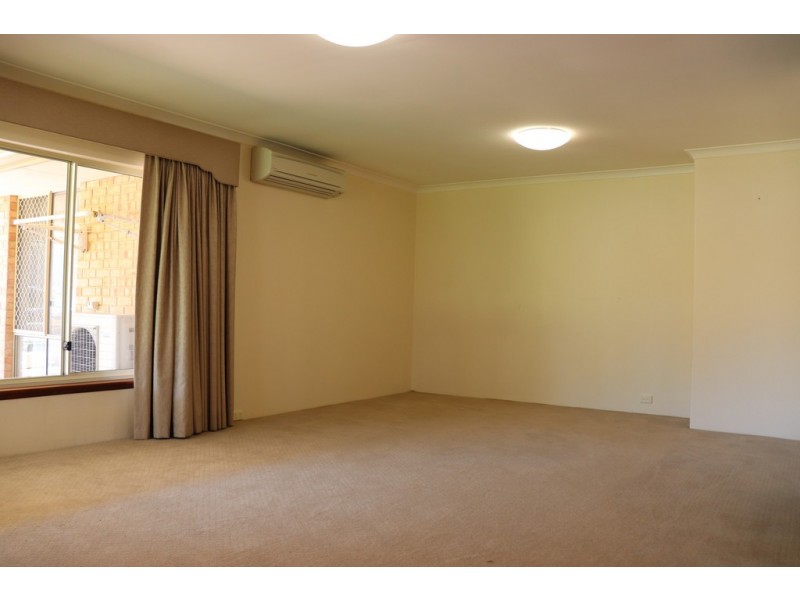 16 Meadowbrook Drive, Parkwood WA 6147