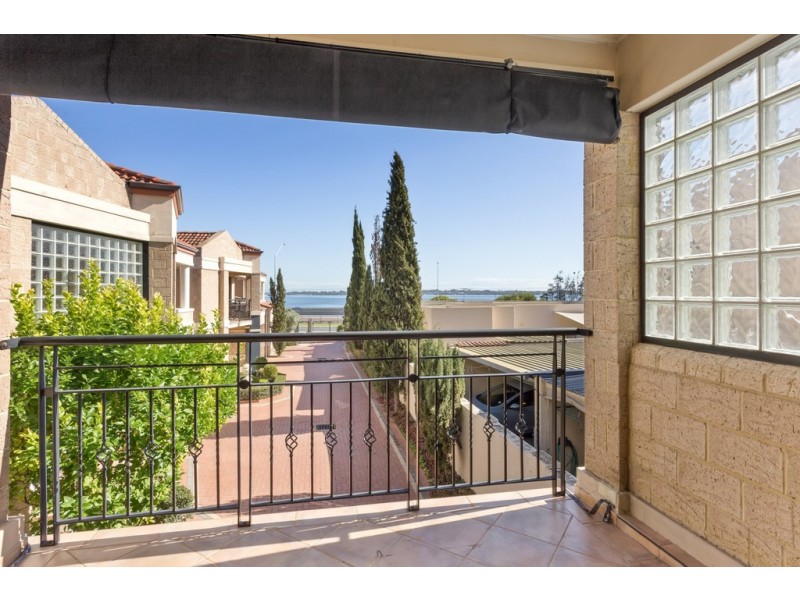 1/162 Melville Parade, Como WA 6152