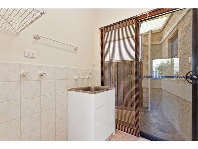 1/162 Melville Parade, Como WA 6152