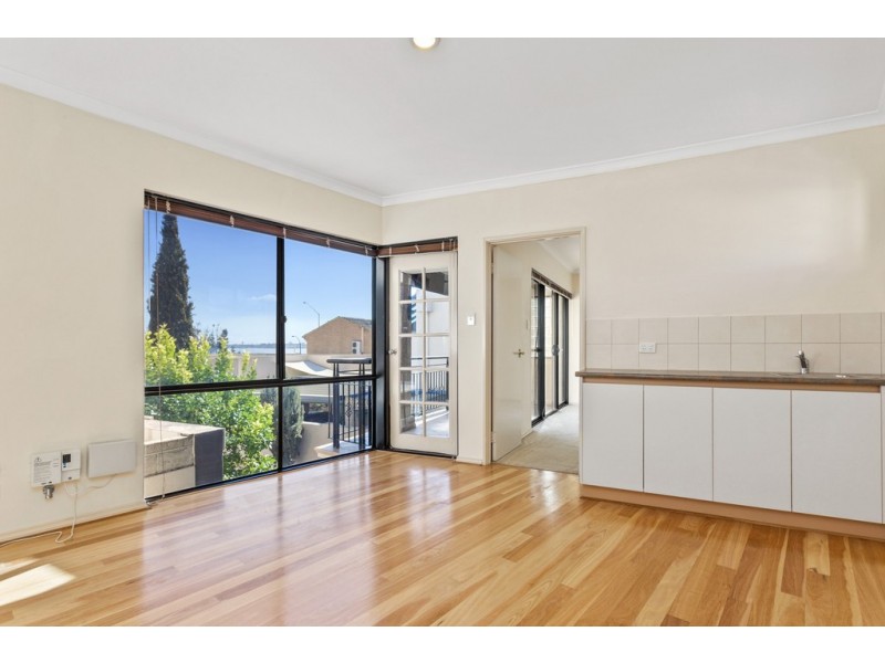 1/162 Melville Parade, Como WA 6152