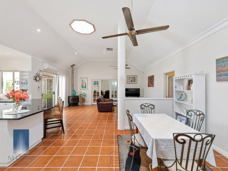 19 Canning River Gardens, Wilson WA 6107