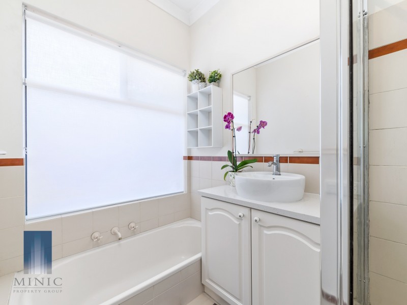 19 Canning River Gardens, Wilson WA 6107