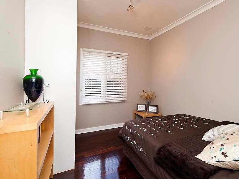 13 Westlake Street, Wilson WA 6107