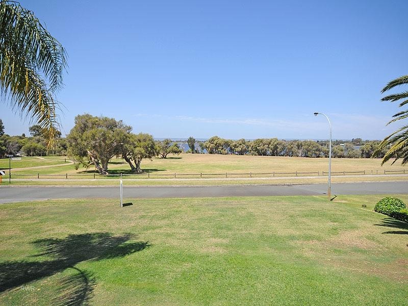 42 Salter Point Parade, Salter Point WA 6152