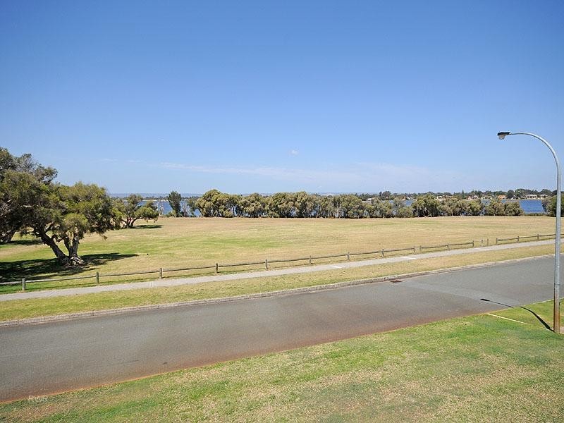 42 Salter Point Parade, Salter Point WA 6152