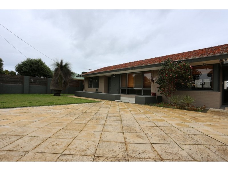 15 Cormack Road, Alfred Cove WA 6154