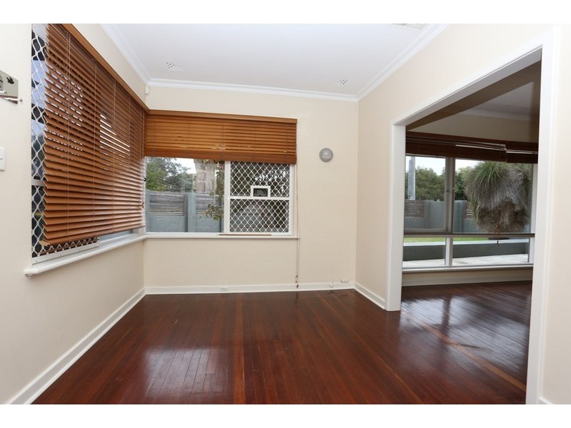 15 Cormack Road, Alfred Cove WA 6154