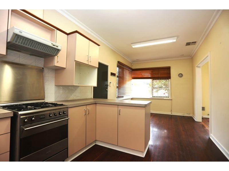 15 Cormack Road, Alfred Cove WA 6154