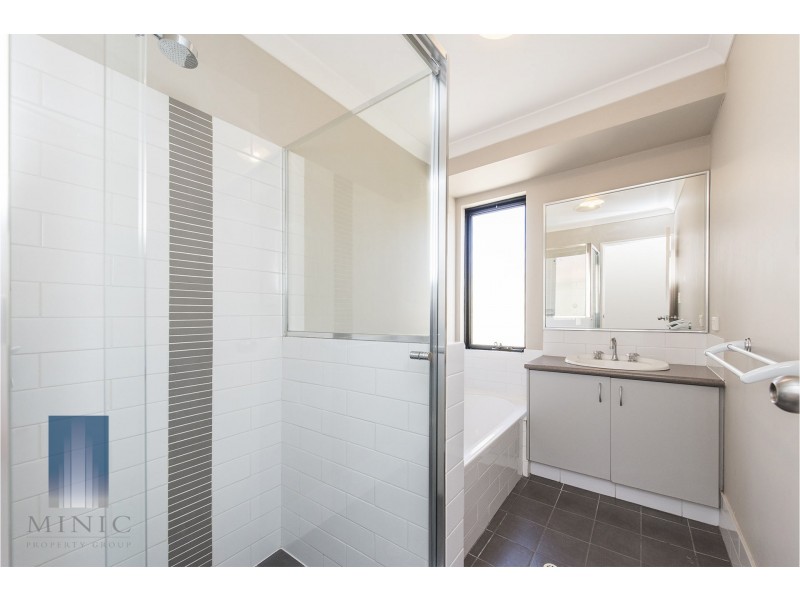 24/11 Hazlett Way, Canning Vale WA 6155