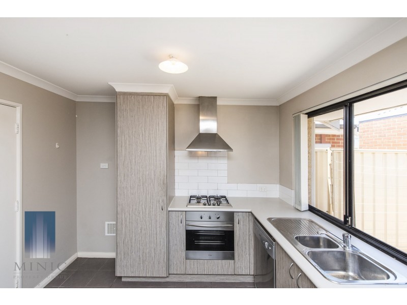 24/11 Hazlett Way, Canning Vale WA 6155