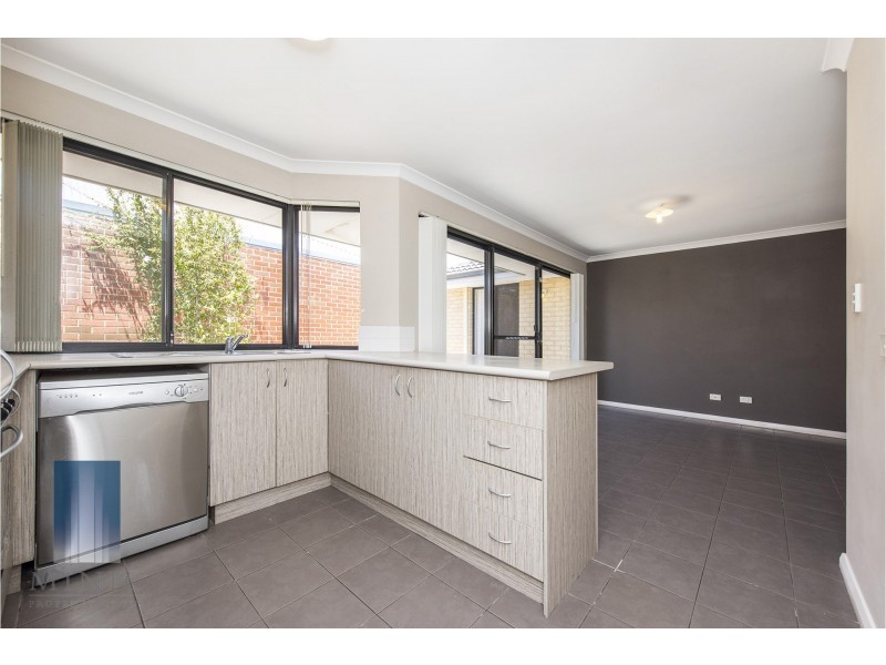 24/11 Hazlett Way, Canning Vale WA 6155