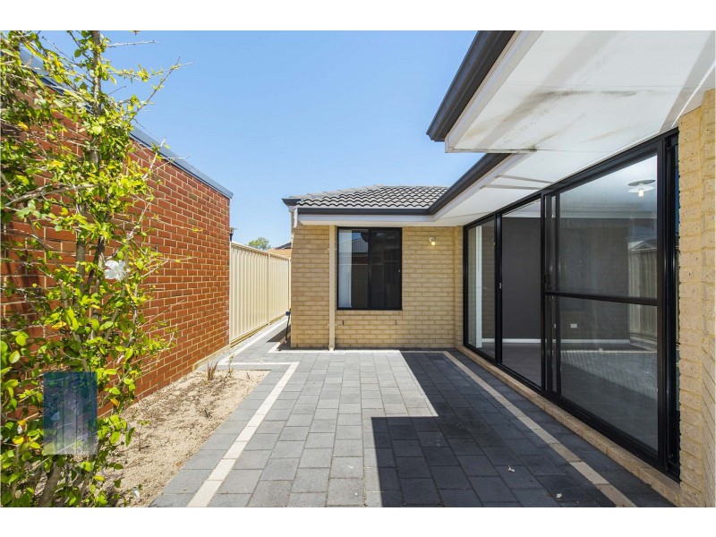 24/11 Hazlett Way, Canning Vale WA 6155