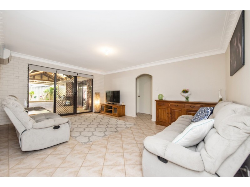 15 Florey Place, Huntingdale WA 6110