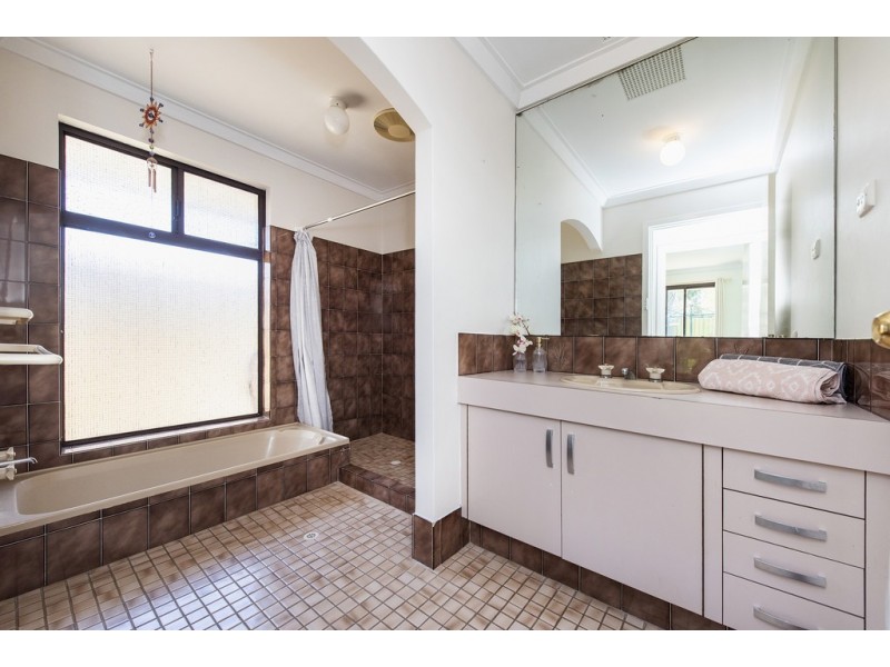 15 Florey Place, Huntingdale WA 6110