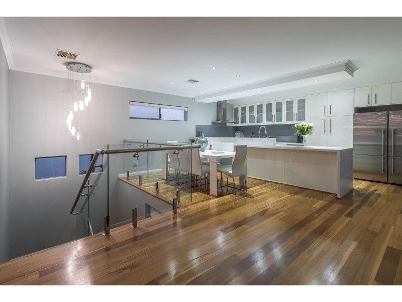 6 Sulman Avenue, Salter Point WA 6152