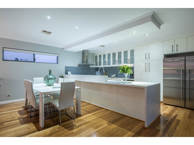 6 Sulman Avenue, Salter Point WA 6152
