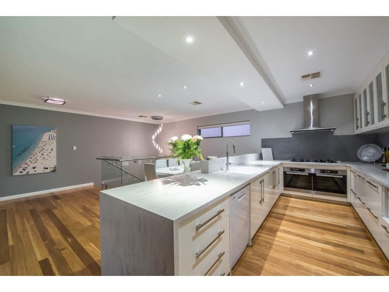 6 Sulman Avenue, Salter Point WA 6152