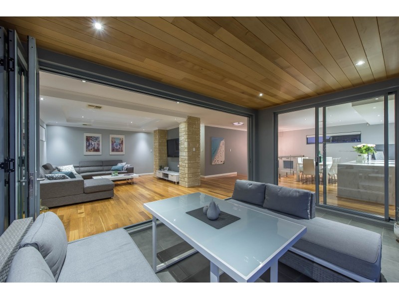 6 Sulman Avenue, Salter Point WA 6152