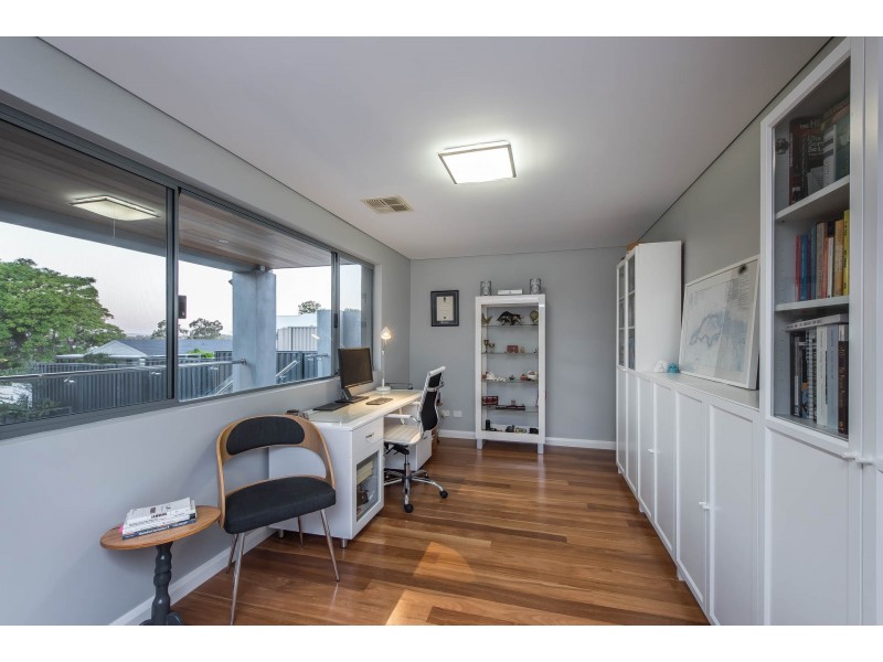 6 Sulman Avenue, Salter Point WA 6152
