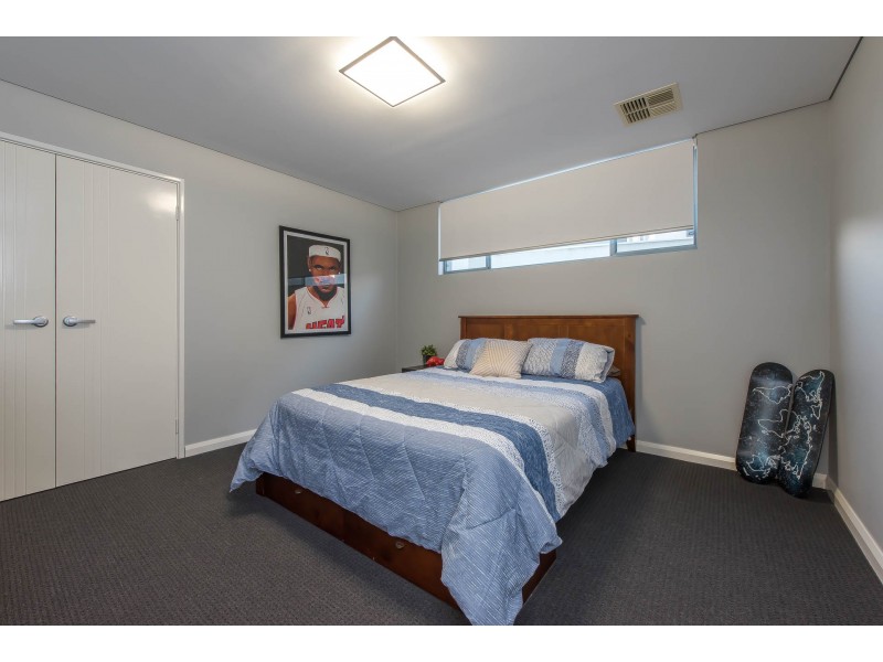 6 Sulman Avenue, Salter Point WA 6152