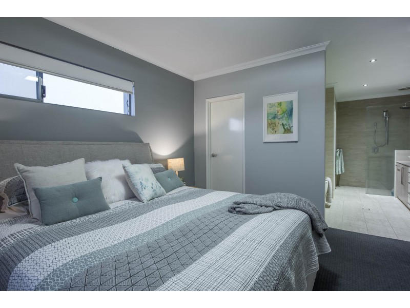 6 Sulman Avenue, Salter Point WA 6152