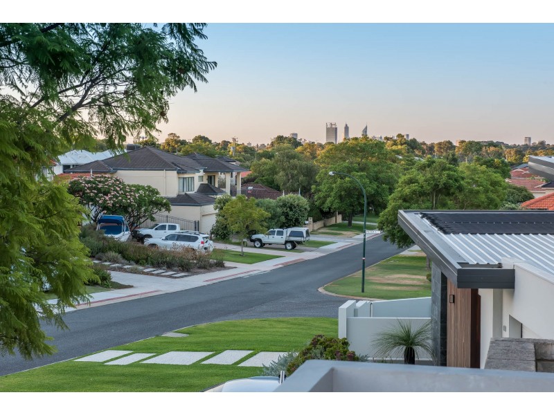 6 Sulman Avenue, Salter Point WA 6152