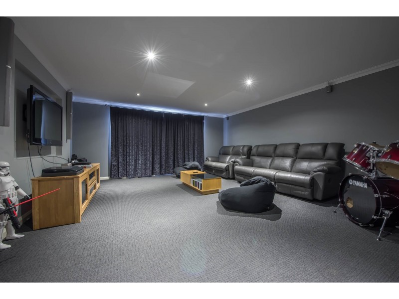 6 Sulman Avenue, Salter Point WA 6152
