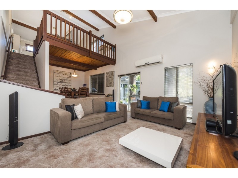 25 Hillock Circle, Leeming WA 6149