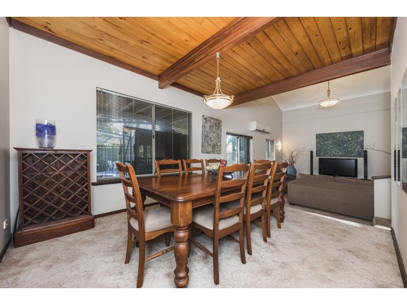 25 Hillock Circle, Leeming WA 6149