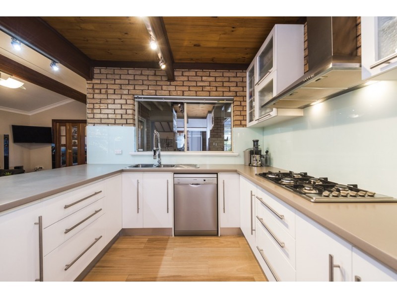 25 Hillock Circle, Leeming WA 6149