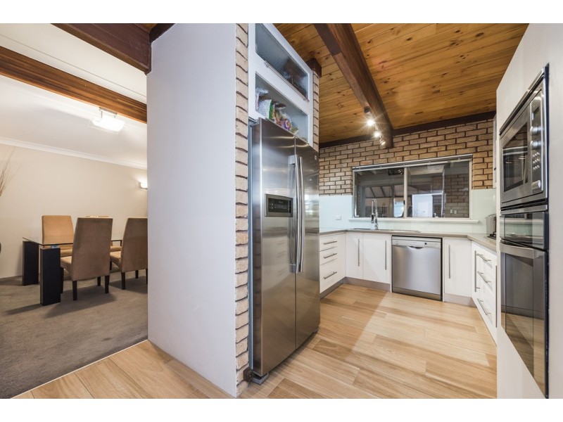 25 Hillock Circle, Leeming WA 6149