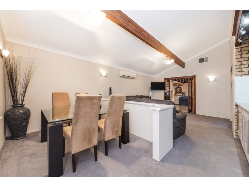 25 Hillock Circle, Leeming WA 6149
