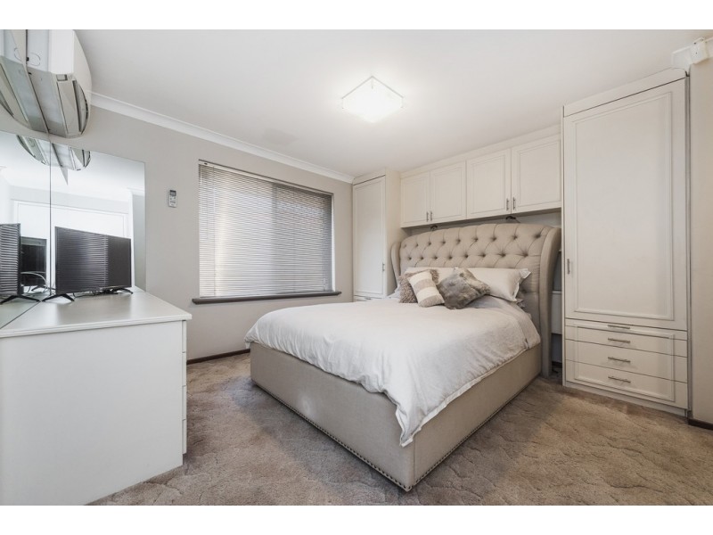 25 Hillock Circle, Leeming WA 6149