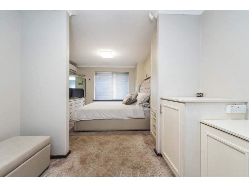 25 Hillock Circle, Leeming WA 6149