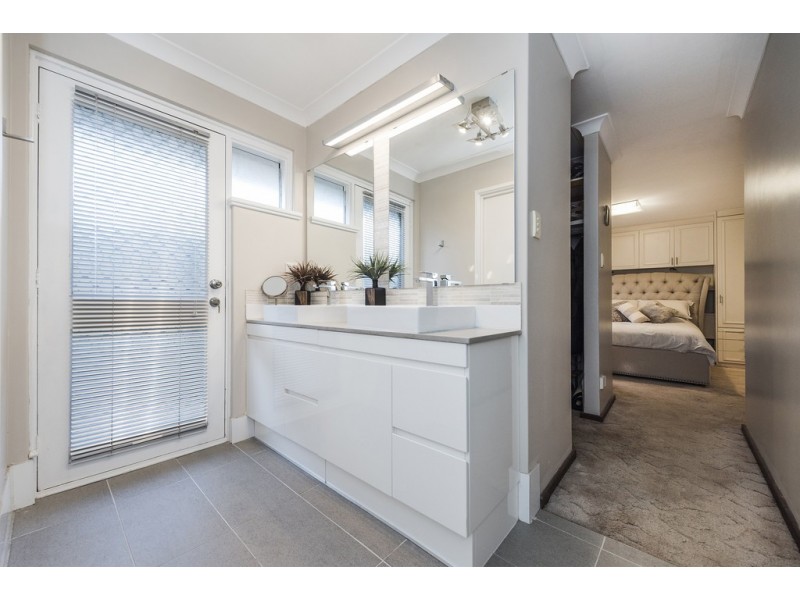 25 Hillock Circle, Leeming WA 6149