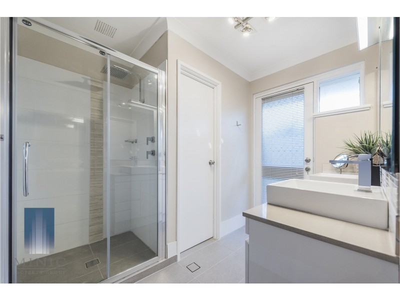 25 Hillock Circle, Leeming WA 6149